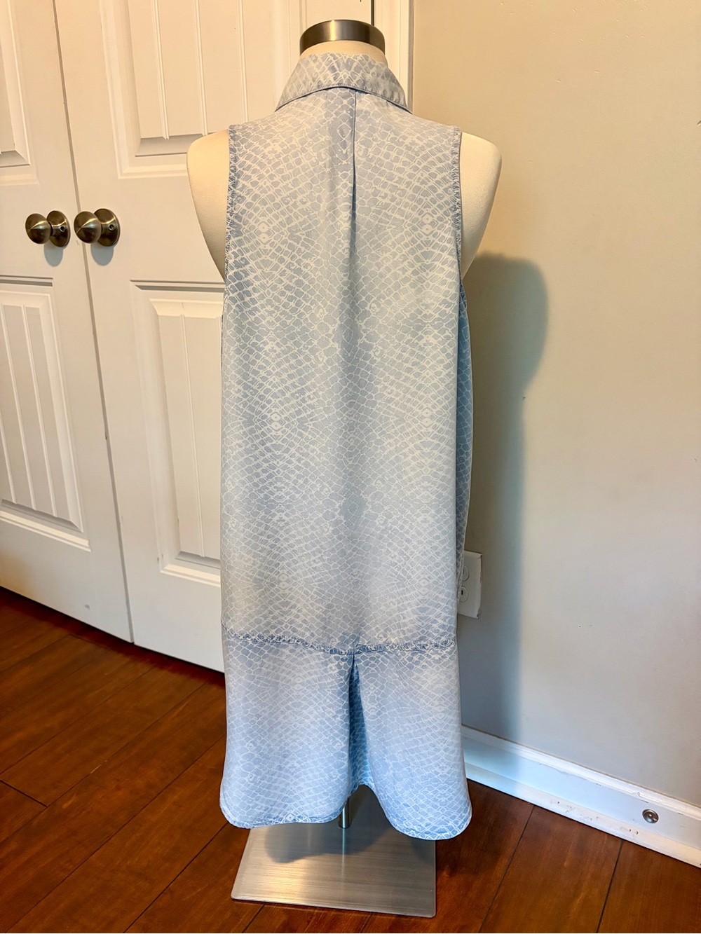 blue island Sleeveless Pale Blue Button-Front Midi Dress Tencel Sz L Beachwear - Picture 5 of 8